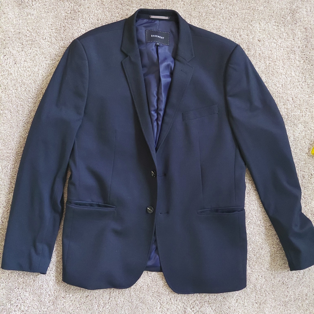 Sophisticated Men's Navy Blazer